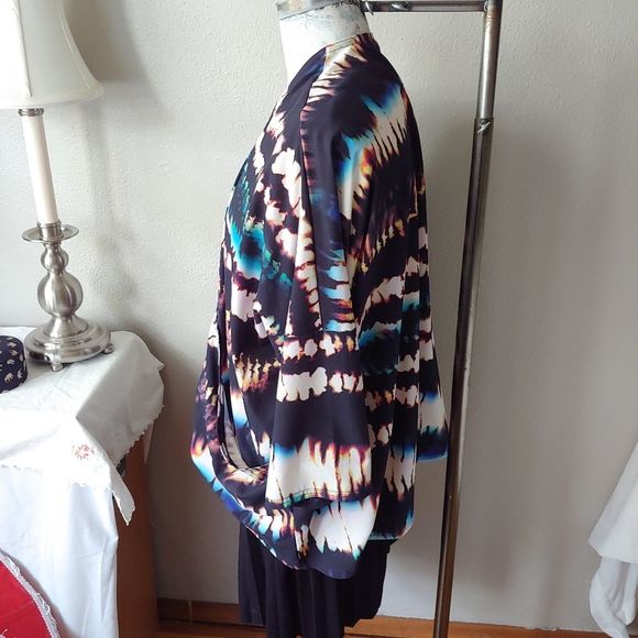 Lucy Activewear Unhindered Wrap Multi Fire Dance - Picture 13 of 15